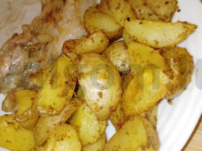 Kaimiški bulvės šventiniam stalui pagrindine nuotrauka