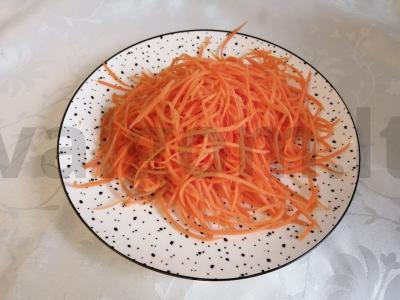 Salotos su jūros kopūstais ir morkomis Žingsnis 2