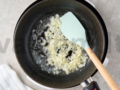 Kepti pyragėliai su rūgpieniu Žingsnis 3