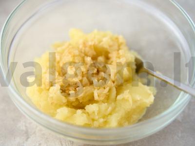 Kepti pyragėliai su rūgpieniu Žingsnis 4