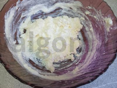 Desertas su varške, sausainiais ir juodųjų serbentų uogiene Žingsnis 3