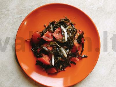 Greitas salotas su jūros kopūstais ir pomidoru pagrindine nuotrauka