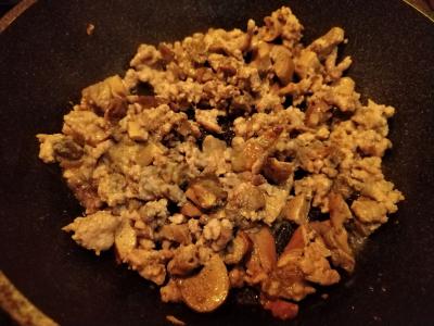 Blynai, įdaryti mėsa ir grybais Žingsnis 4