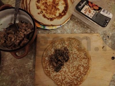 Blynai, įdaryti mėsa ir grybais Žingsnis 6