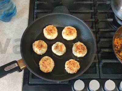 Žuvies kotletai su ryžiais padaže Žingsnis 5