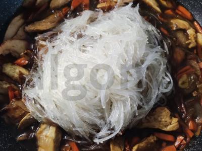 Funchosa su vištiena ir daržovėmis sojos padaže Žingsnis 8