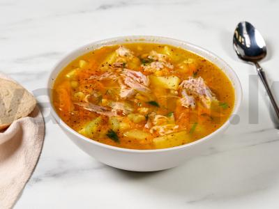 Žirnių sriuba su troškiniu pagrindine nuotrauka