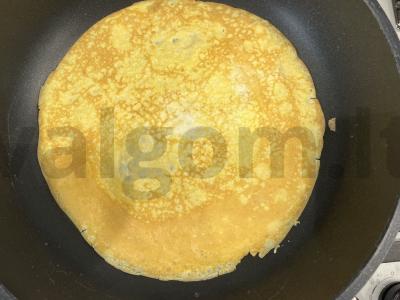 Kiaušinių ritinėlis su lydytu sūriu pusryčiams Žingsnis 6