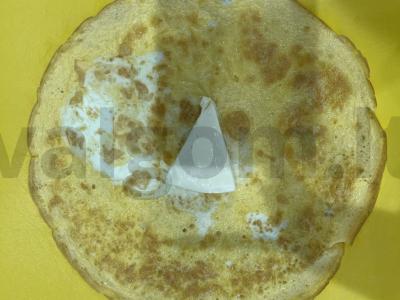 Kiaušinių ritinėlis su lydytu sūriu pusryčiams Žingsnis 9