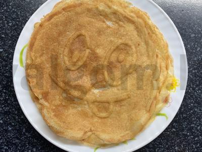 Blynai su jogurtu ir verdančiu vandeniu pagrindine nuotrauka