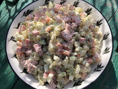 Olivjė su žaliais pomidorais pagrindine nuotrauka