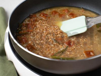 Pirklių kviečiai su pesto ir džiovintais pomidorais Žingsnis 4