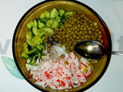 Salotos su Pekino kopūstu ir surimi Žingsnis 5