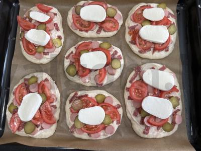 Mini picos „Asorti“ su dešra, dešrelėmis ir mocarela Žingsnis 6