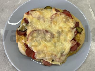 Mini picos „Asorti“ su dešra, dešrelėmis ir mocarela pagrindine nuotrauka