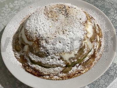 Imbierinis tortas su kiviu ir bananais be kepimo pagrindine nuotrauka