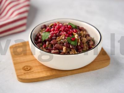 Lobio su graikiniais riešutais pagrindine nuotrauka