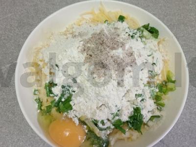 Bulviniai blynai su žaliu svogūnu Žingsnis 5