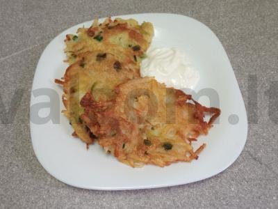 Bulviniai blynai su žaliu svogūnu pagrindine nuotrauka