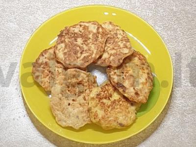 Smulkintos lašišos kotletai su svogūnais pagrindine nuotrauka