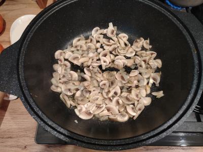 Vištiena su grietinėlės-grybų padažu Žingsnis 3