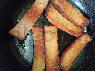 Ruginiai skrebučiai su česnaku, sūriu ir krapais Žingsnis 3