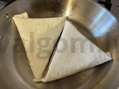 Sultingi trikampiai iš paruoštų paplotėlių su faršu Žingsnis 8