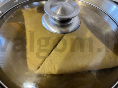 Sultingi trikampiai iš paruoštų paplotėlių su faršu Žingsnis 9