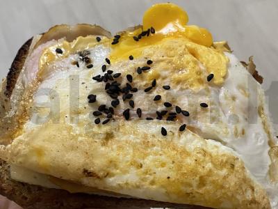 Tostai su kiaušiniu pagrindine nuotrauka