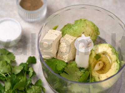 Rulonas „Silkė po kailiu“ su avokadų padažu Žingsnis 2