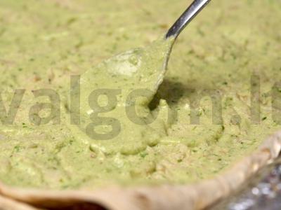 Rulonas „Silkė po kailiu“ su avokadų padažu Žingsnis 3