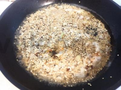 Kuskusas su kiaušiniu ir svogūnu pusryčiams Žingsnis 4