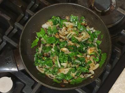 Bulvių košė su keptu špinatu ir svogūnu Žingsnis 5