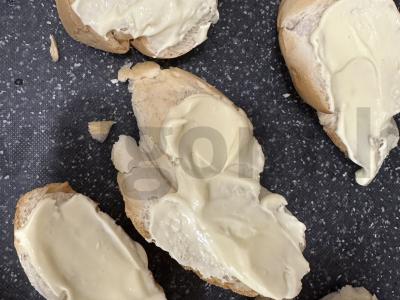 Sumuštiniai su šprotų ir marinuotais agurkais Žingsnis 2