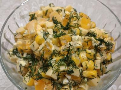 Nuostabi salotos „Pūkuotukas“ su kukurūzais pagrindine nuotrauka