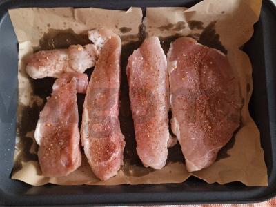 Kiauliena, kepta su ananasais Žingsnis 1