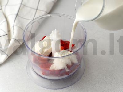 Kokteilis su ledais ir braškėmis Žingsnis 3