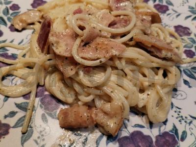 Spagečiai su bekonu grietinėlės padaže pagrindine nuotrauka