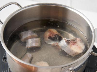 Lengvas žuvies sriuba Žingsnis 1