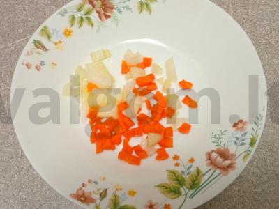 Vaikų sriuba su dešrelėmis ir žvaigždutėmis makaronais Žingsnis 2