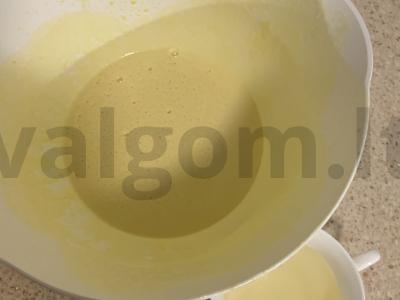 Keksas su juodaisiais serbentais ir abrikosais Žingsnis 2