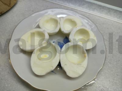 Kiaušiniai, įdaryti burokėliais ir silke Žingsnis 1