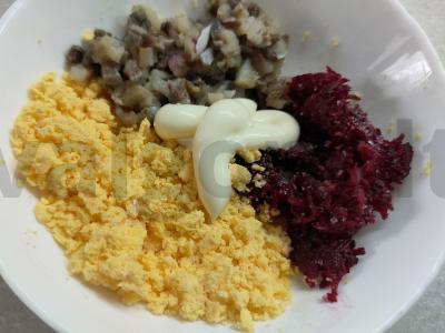 Kiaušiniai, įdaryti burokėliais ir silke Žingsnis 2