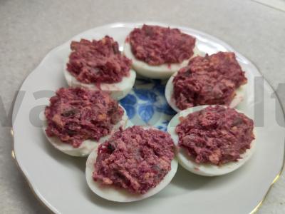 Kiaušiniai, įdaryti burokėliais ir silke pagrindine nuotrauka