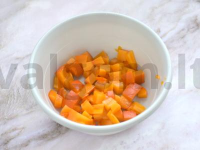 Vaisių salotos su persimonu ir jogurtu Žingsnis 1