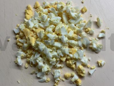 Salotos su krabų lazdelėmis, kiaušiniu ir mandarinų Žingsnis 3