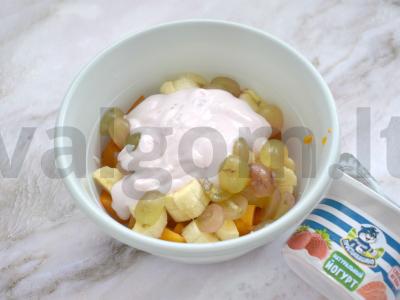 Vaisių salotos su persimonu ir jogurtu Žingsnis 4