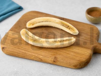Bananų splitas su ledų indeliu Žingsnis 1