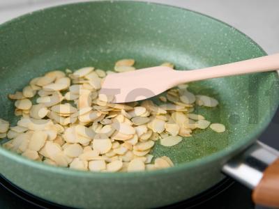 Bananų splitas su ledų indeliu Žingsnis 3