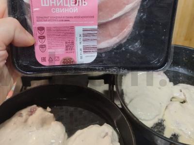 Šoninė kiaulienos šnicelis svogūnų tešloje Žingsnis 5